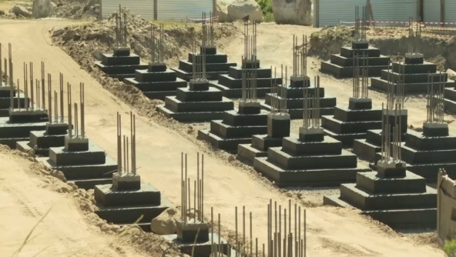 22 соцобъекта строят на возвращенные активы в Жетысу