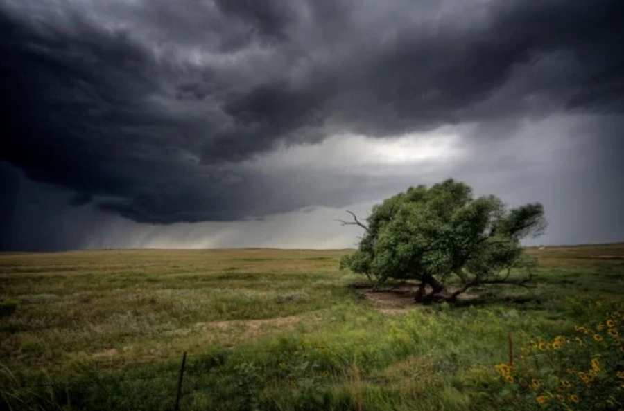 Штормовое предупреждение объявили в 17 регионах Казахстана