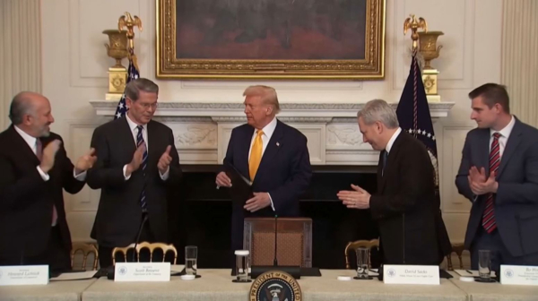 Д.Трамп провёл первый в истории страны саммит по криптовалютам