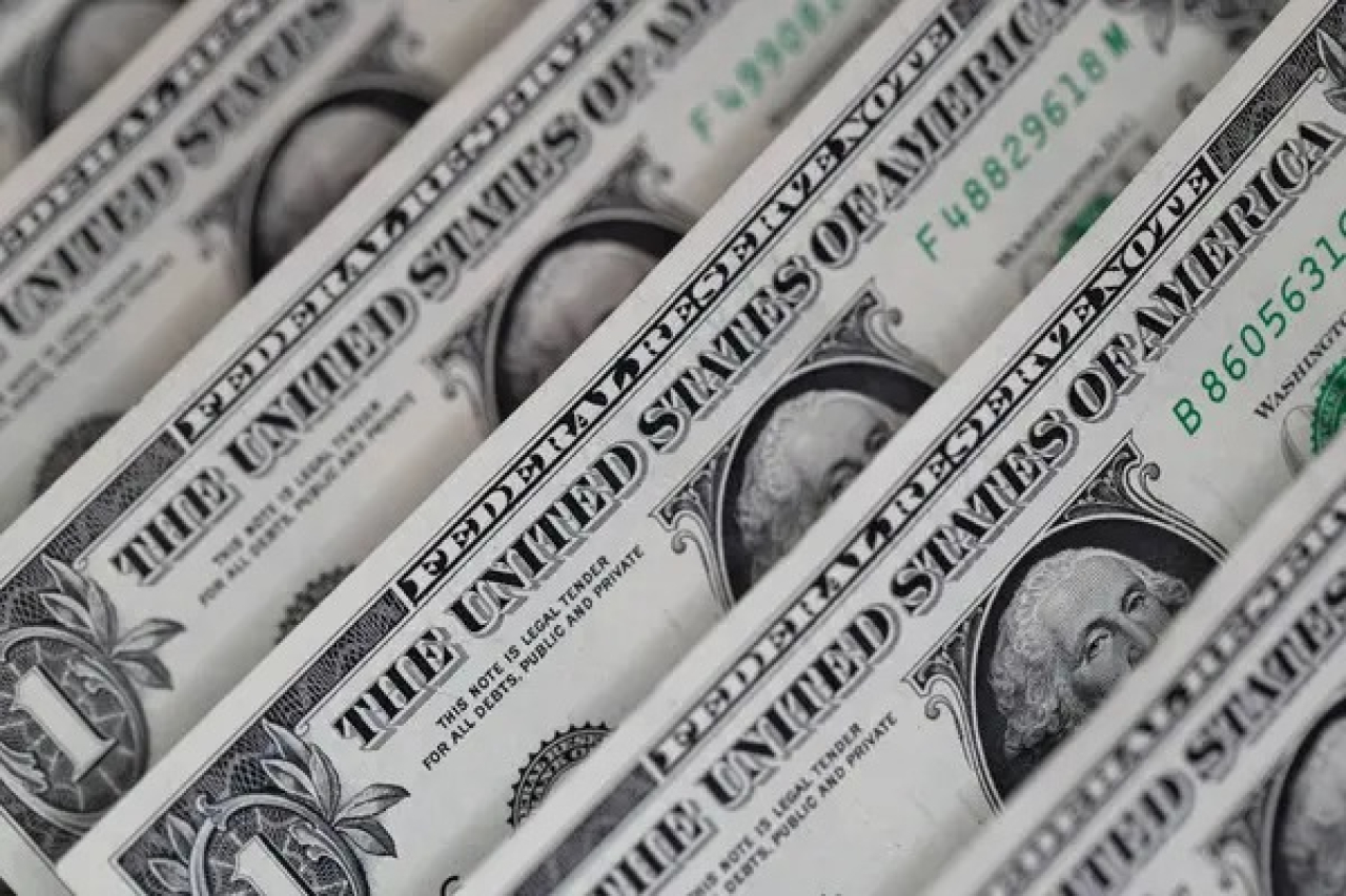 Курс доллара снизился более чем на 3 тенге на бирже 29 октября