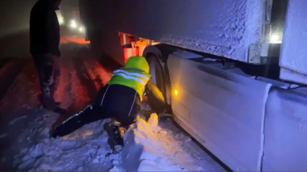 Ақтөбе облысында қар құрсауында қалғандар құтқарылды