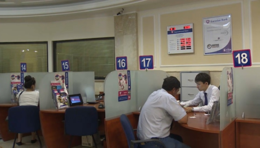 Переводы казахстанцев смогут замораживать