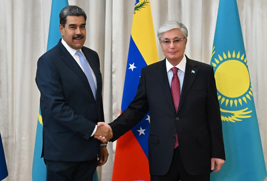 Глава государства встретился с Президентом Венесуэлы