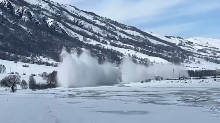 150 тысяч квадратных метров льда взорвали на реках в ВКО