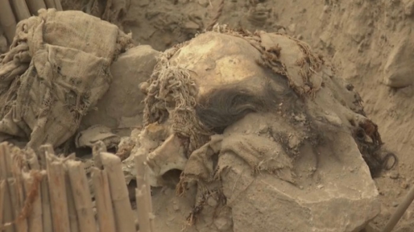 Мумии доинкской эпохи обнаружили археологи в Перу