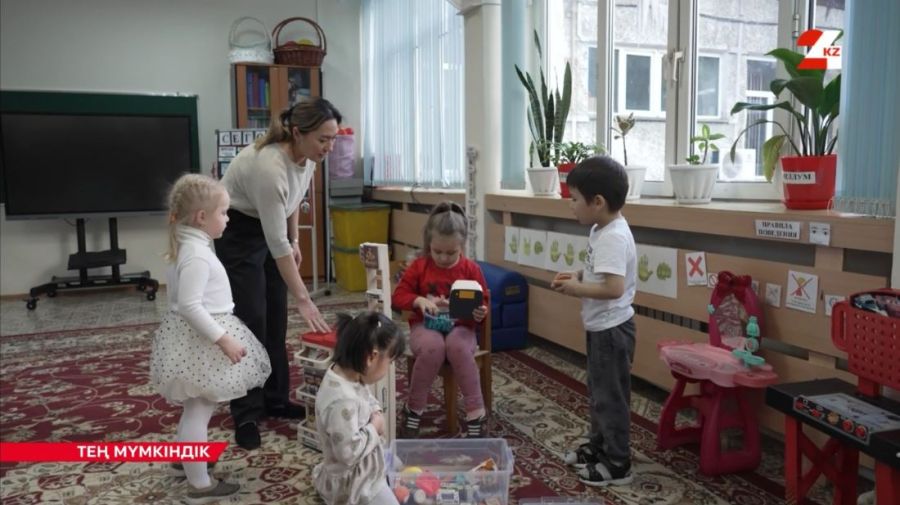 Әр маман баланың даму ерекшелігін ескереді