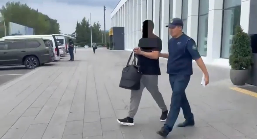 Скрывался в Турции три года: подозреваемого в мошенничестве депортировали в Казахстан