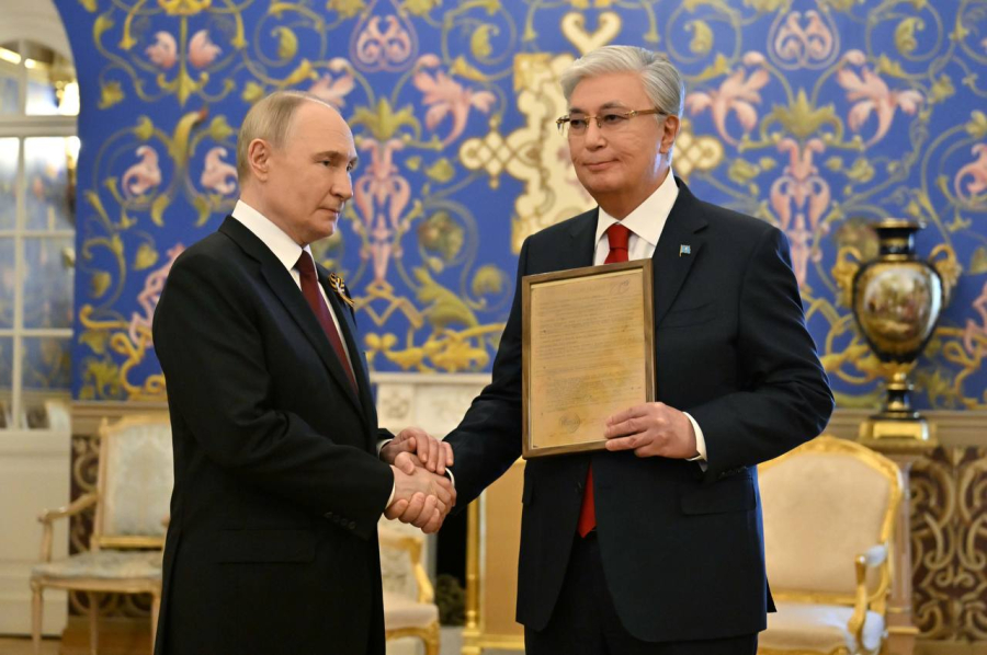 Ресей Президенті Қ.Тоқаевқа әкесіне арналған наградалық парақты табыстады