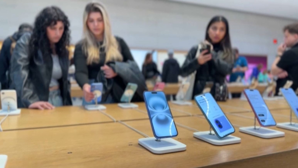 Bloomberg: АҚШ электроникаға салған салықты алып тастады