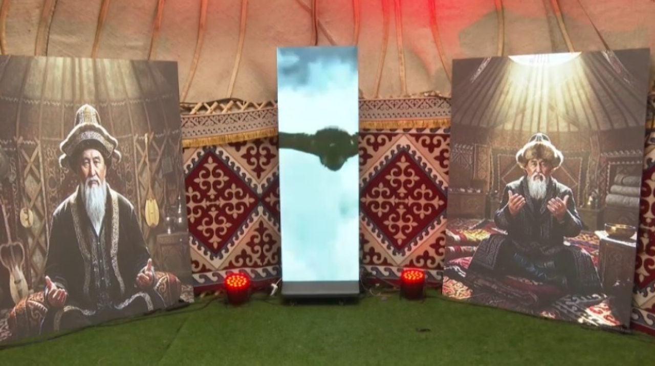 Цифровые юрты установили на центральной площади Актобе