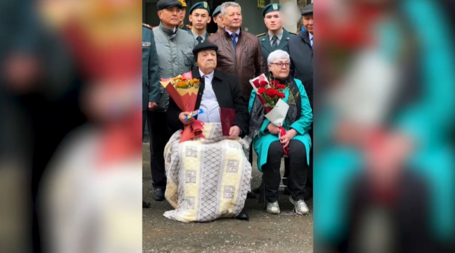 Военнослужащие Нацгвардии поздравили ветерана из Петропавловска