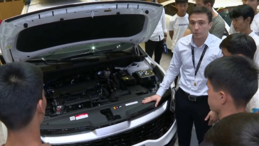 Подростков в Шымкенте знакомят с рабочими профессиями