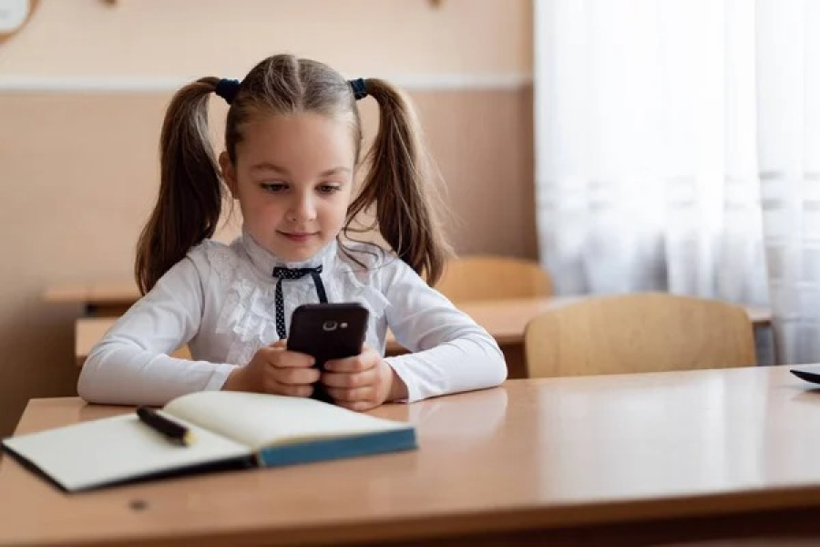 Мектептерде телефон қолданудың бірыңғай ережесі енгізілмек