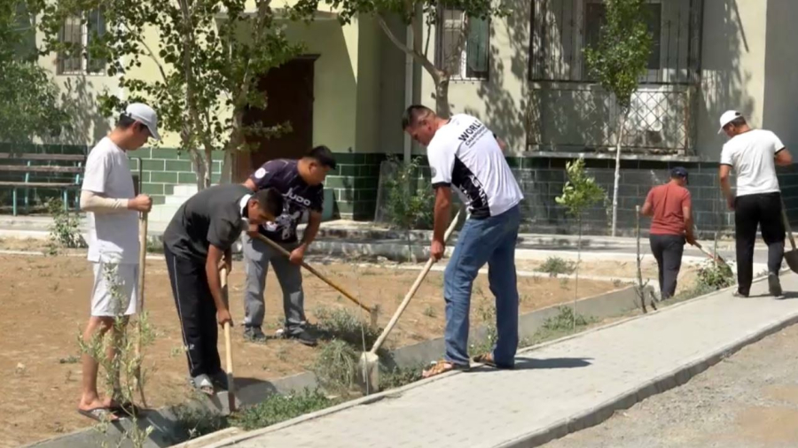 В рамках экоакции в Кызылорде убрали дворы и улицы