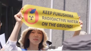 Жители Токио вышли на протест против сброса воды с АЭС «Фукусима-1»