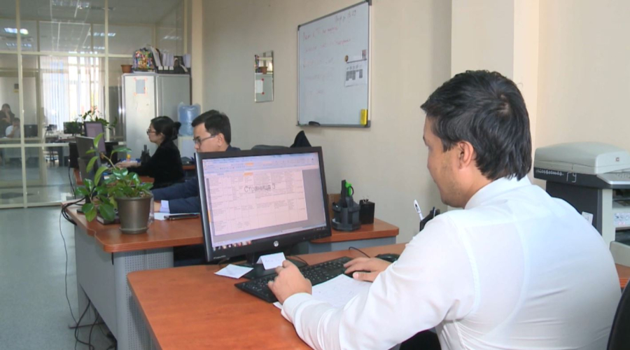 Мәжілісте мемлекеттік қызметкерлердің жалақы мәселесі қаралды