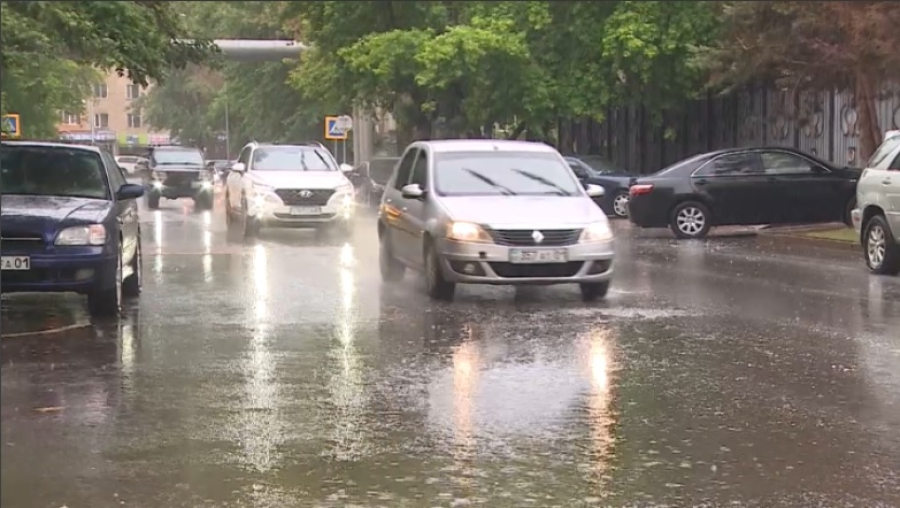 Дожди с грозами прогнозируют на большей части Казахстана