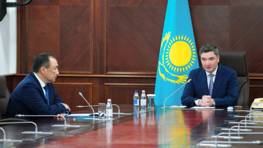 О. Бектенов Көлік министрін ұжымға таныстырды