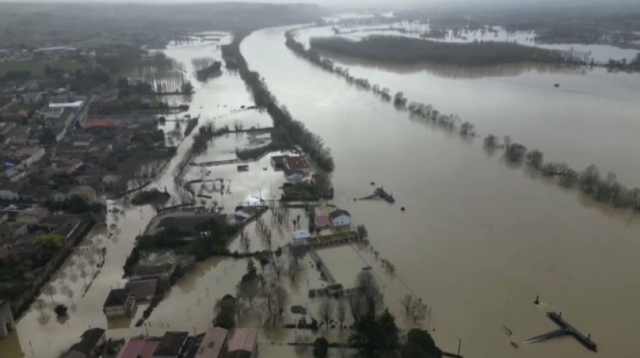 Во Франции месяц идут непрерывные дожди