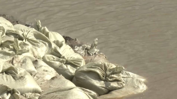 Река Каргалы вышла из берегов: 6 домов затоплены в селе Садовое