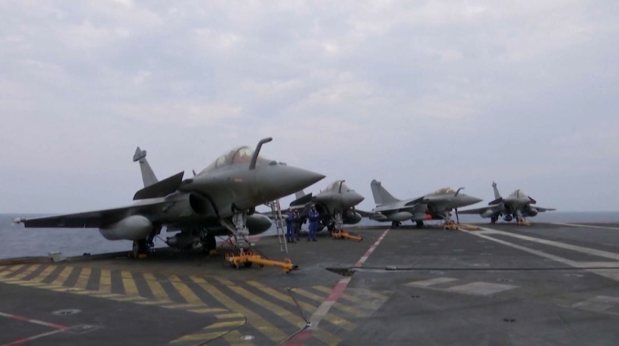 Франция АҚШ-қа ұшақтарын орналастыруға рұқсат берді