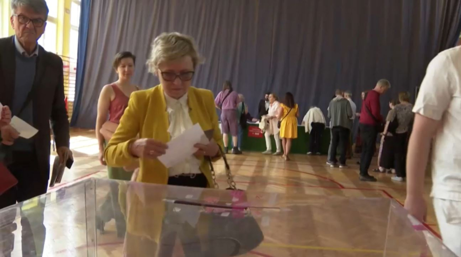 IPSOS: К.Навроцкий лидирует на выборах президента Польши