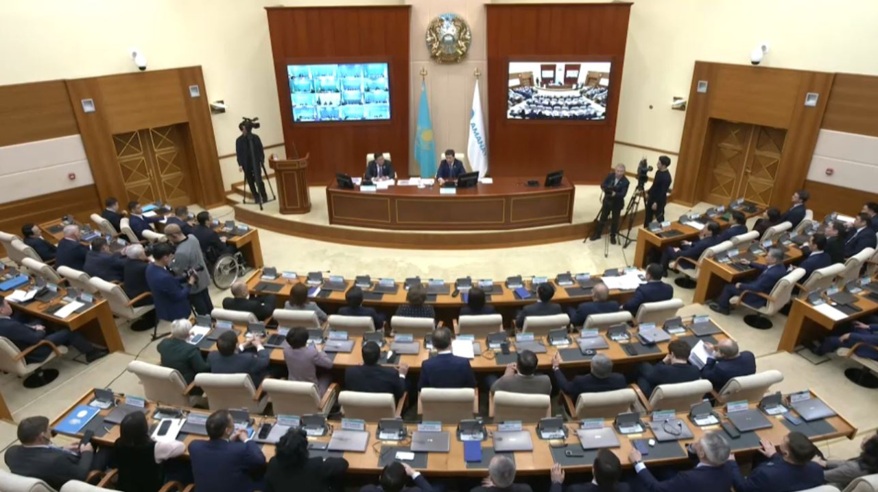 Партия «AMANAT» выступила с обращением в связи с принятием Конституции