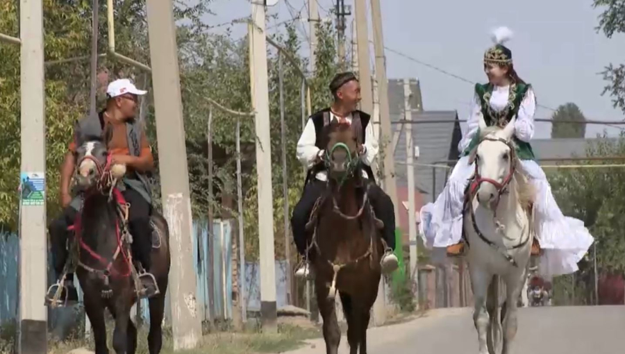 Қытайдан шыққан қос салт атты Астанаға жетті