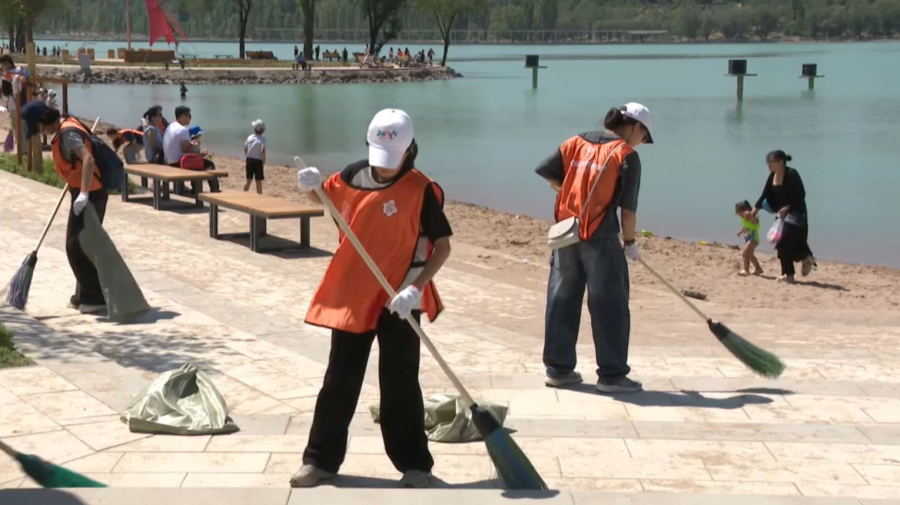 Таза Қазақстан: алматинцы провели субботник на озере Сайран