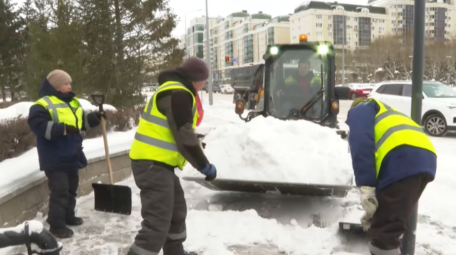 Больше 20 тысяч кубометров снега вывезли за ночь столичные коммунальщики