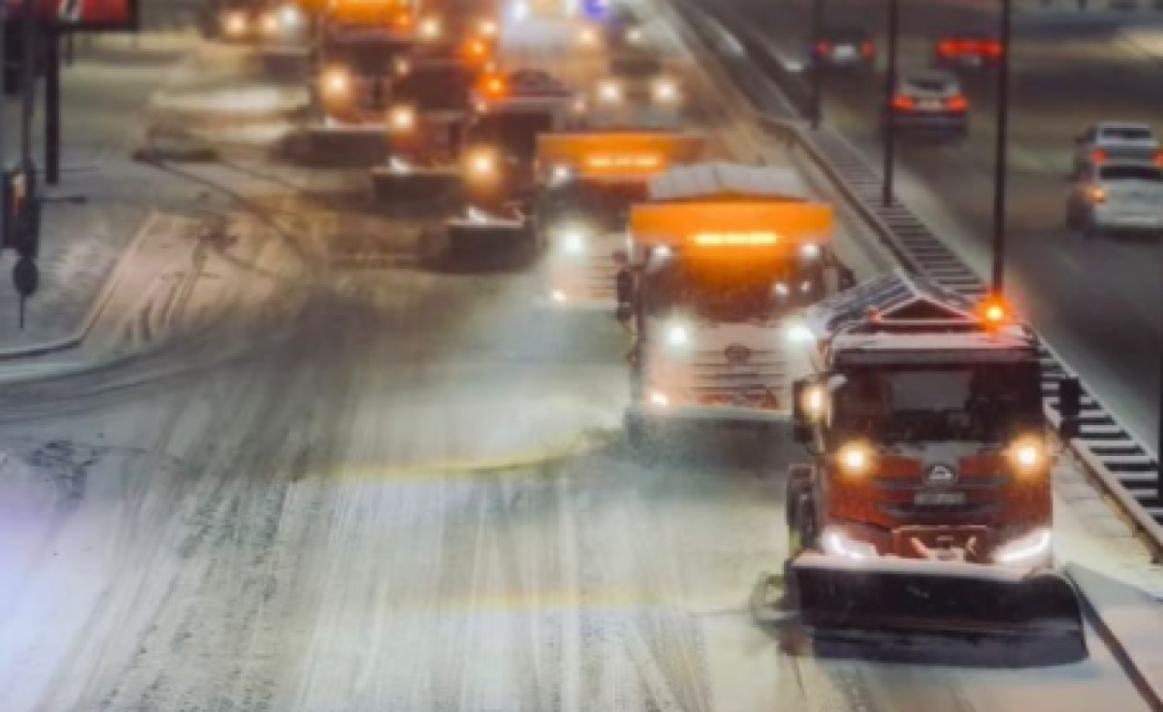 Алматы засыпало снегом