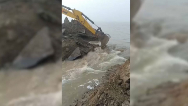 Ұзынсу ауылының маңайына жиналған суды бұруға 2 жерден жыра қазылды