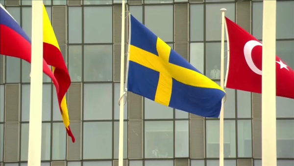 Флаг Швеции подняли в штаб-квартире НАТО