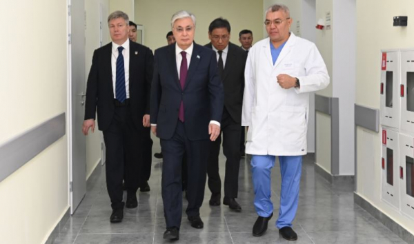 Тоқаев Алматыда Балалар шұғыл медициналық жәрдем орталығының жаңа корпусымен танысты