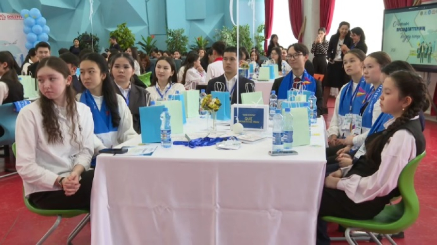 Умного робота разработали столичные школьники