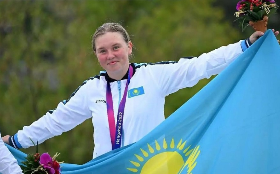 Казахстанка завоевала серебро ЧА по гребному слалому