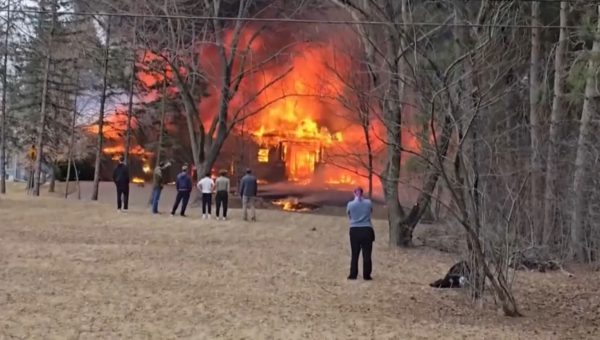 АҚШ-та тұрғын үйге шағын ұшақ құлады