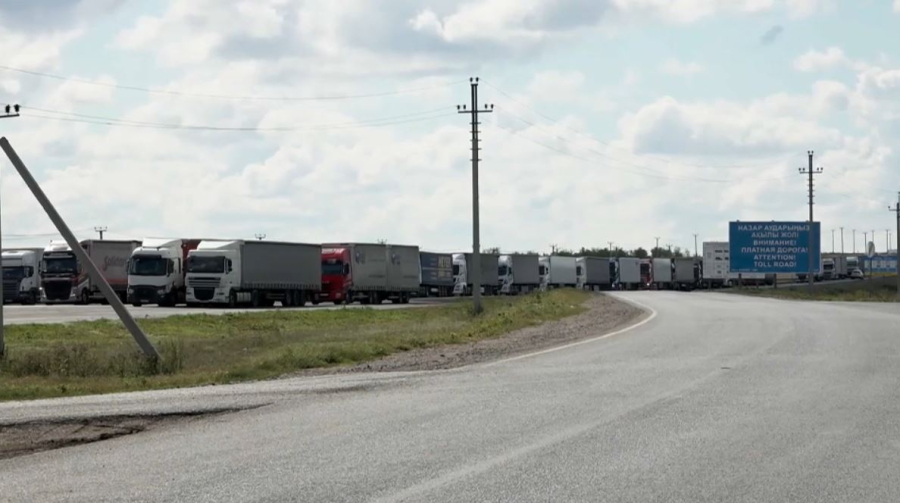 Ремонт пропускного пункта на границе ЗКО затруднил транзит грузов