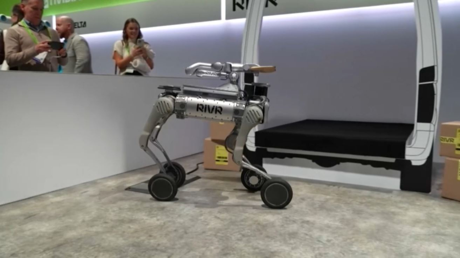 Робота-курьера научили подниматься по лестницам