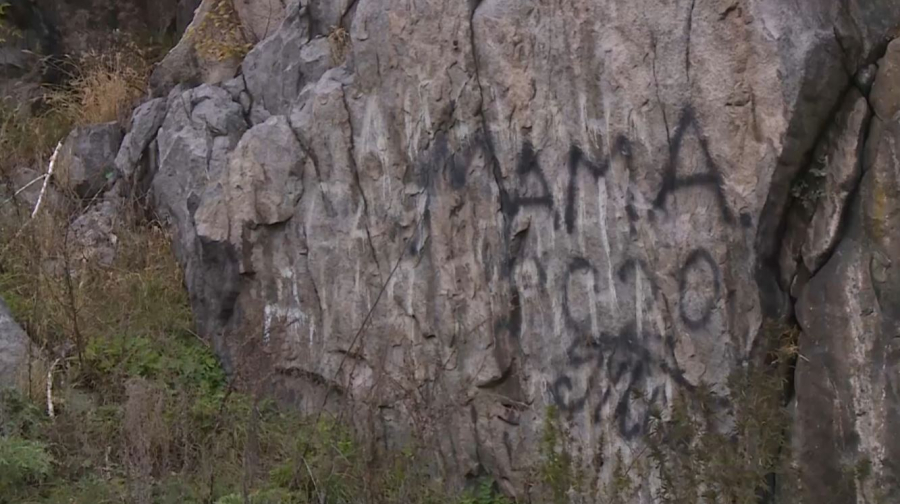 Өскеменде экошара аясында жартастан вандалдардың жазу-сызулары өшірілді