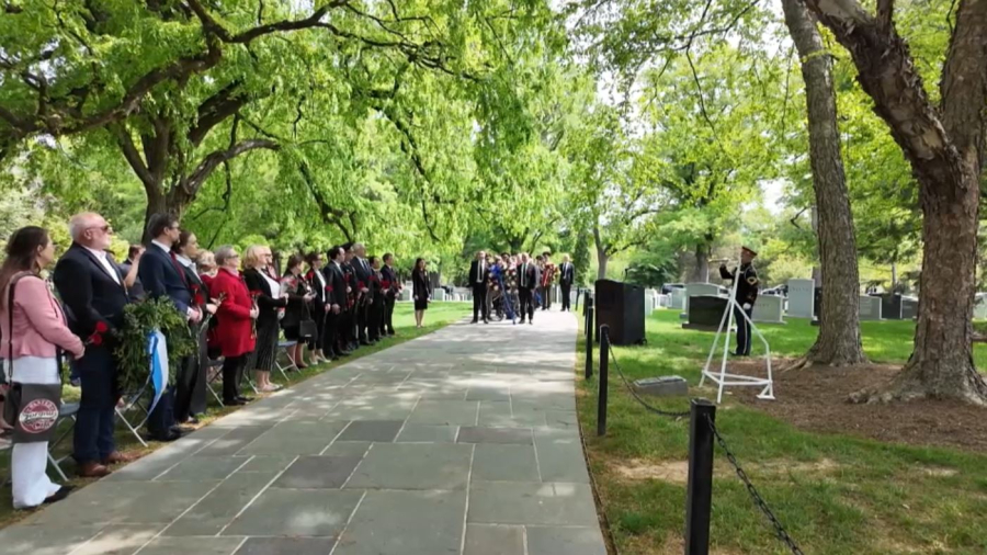«Эльба рухы» ескерткішіне гүл қою рәсімі өтті