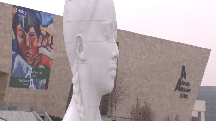 Halyk заманауи өнерді қолдайды