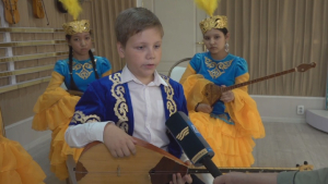 Кружки по игре на домбре работают в школах Павлодара