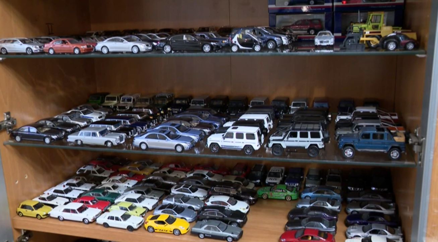 Алматы тұрғыны 1000 ойыншық көлік жинаған