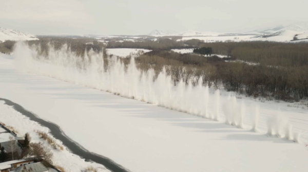 Лёд взрывают на реках в ВКО