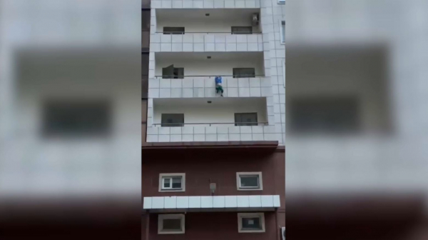 Астанада оқушы бес жасар баланы құтқарып қалды