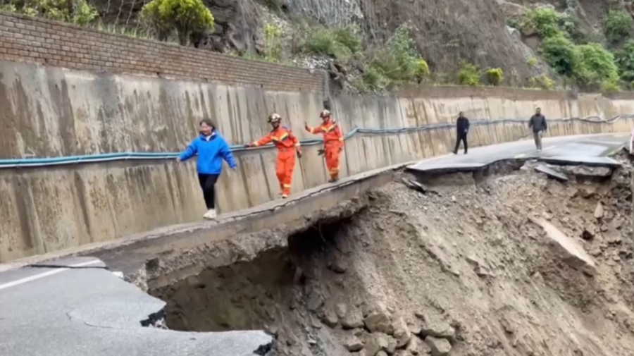 Қытайда су тасқынынан бірнеше ауыл халқы көшірілді