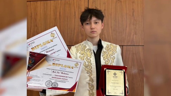 Юный домбрист из Казахстана покорил Стамбул