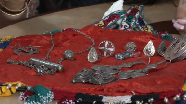 Уникальную коллекцию украшений в национальном стиле собрала жительница Астаны