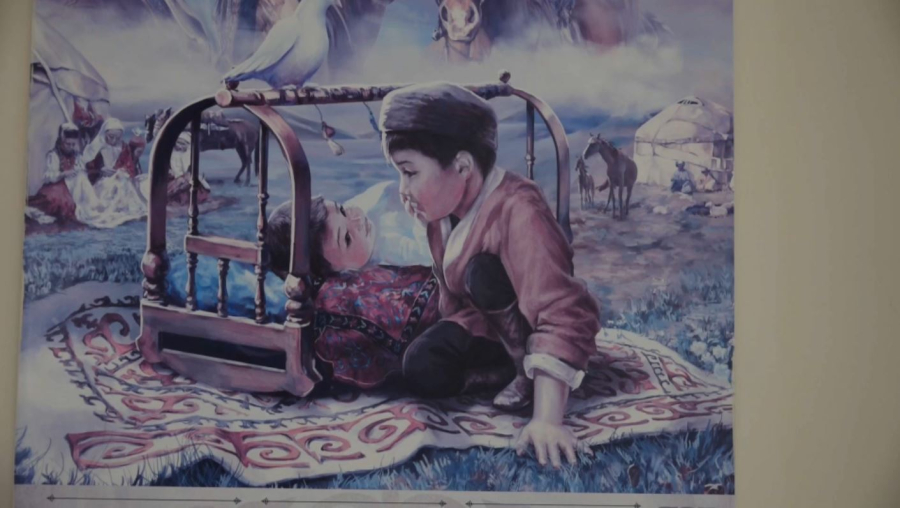 Ақтауда жас босанған аналарға мерекелік сыйлық үлестірілді